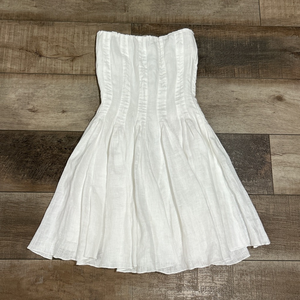 100% Capri white linen strapless mini dress